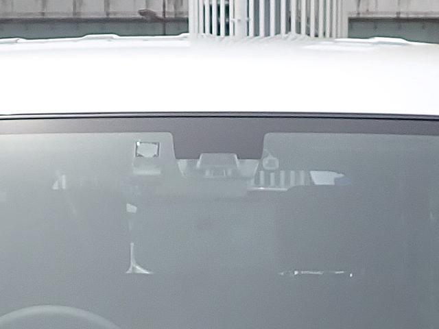 レーダーブレーキサポート装着！渋滞などでの低速走行中、追突事故の危険を察知し衝突を回避、または被害を軽減します。