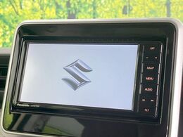 【純正ナビ】人気の純正ナビを装備しております。ナビの使いやすさはもちろん、オーディオ機能も充実！キャンプや旅行はもちろん、通勤や買い物など普段のドライブも楽しくなるはず♪