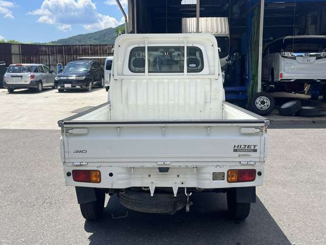 汚れた荷物や大きな荷物を運ぶのに便利な車輛です！