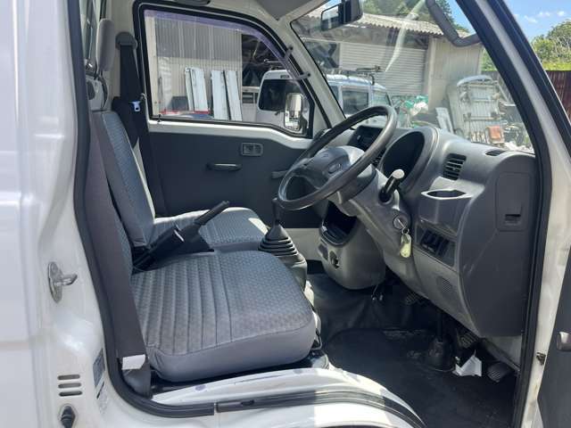 運転席の乗り心地を体感してみてください。