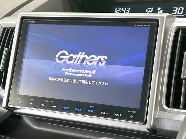 【純正9型ナビ】人気の純正ナビを装備しております。ナビの使いやすさはもちろん、オーディオ機能も充実！キャンプや旅行はもちろん、通勤や買い物など普段のドライブも楽しくなるはず♪