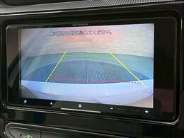 【カラーバックモニター】を装備しております。リアの映像がカラーで映し出されますので日々の駐車も安心安全です。