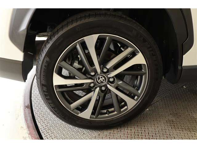 純正アルミホイール【タイヤサイズ225/50R18】