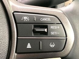 【アダプティブクルーズコントロール】高速道路での長距離走行が楽に！！自動で速度を保つクルーズコントロールが、衝突軽減システムと連携し、前方の車両を感知して車間を保つように速度調節してくれます！！