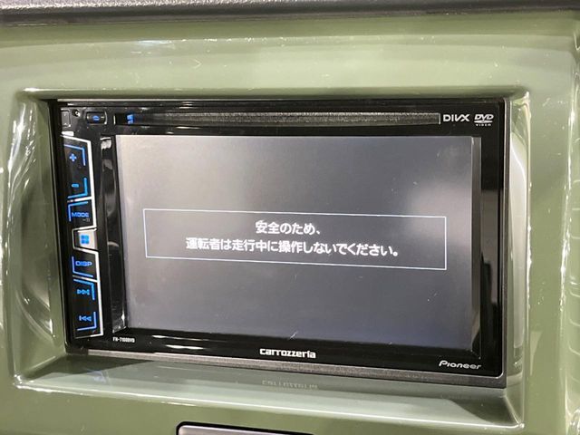 【ディスプレイオーディオ】お持ちのスマホやMP3プレイヤーとの無線接続で音楽再生が可能！コードで繋ぐわずらわしさも無く、手軽にお気に入りの音楽を楽しめます。