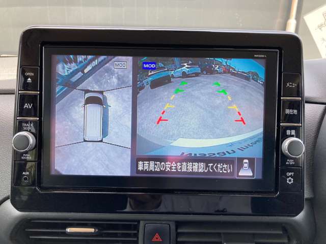 インテリジェントアラウンドビューモニター付きなので、上空から見下ろしているかのような画像ナビに表示します。ひと目で周囲の状況がわかるため、スムーズに駐車できます。