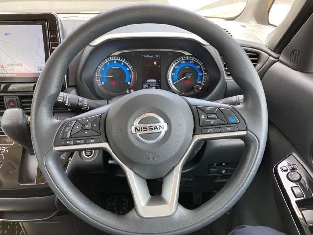 ハンドルには各種スイッチがありますが、運転中でも操作がしやすくなっております！