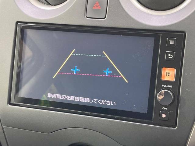 【バックカメラ】駐車時に後方がリアルタイム映像で確認できます。大型商業施設や立体駐車場での駐車時や、夜間のバック時に大活躍！運転スキルに関わらず、今や必須となった装備のひとつです！