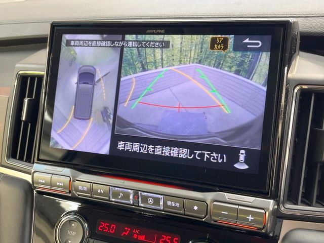 【マルチアラウンドモニター】専用のカメラにより、上から見下ろしたような視点で360度クルマの周囲を確認することができます☆死角部分も確認しやすく、狭い場所での切り返しや駐車もスムーズに行えます。