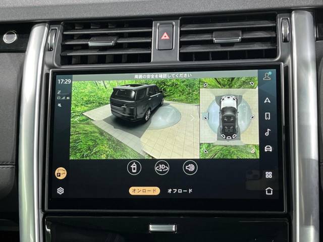 サラウンドカメラ（360°カメラ）　車載のカメラを駆使し、車を真上から見下ろしている映像に変換、センターディスプレイに表示させ、安全な駐車をサポート。縦列駐車や狭い場所への駐車に大きく役立ちます。
