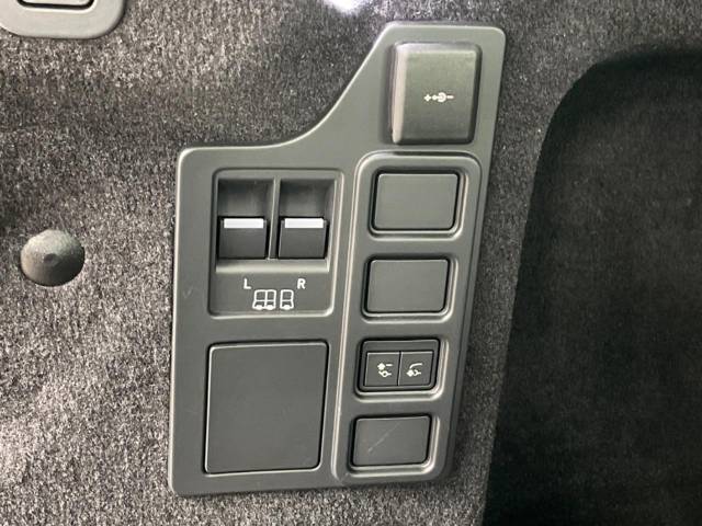 電子制御エアサスペンション　さまざまな状況と運転者の選択に基づいて車高を上げ下げします。乗り降りの際に車高を自動で下げることもできるので便利です。