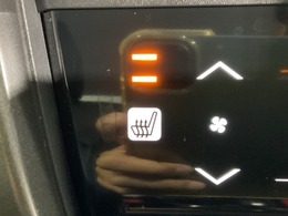 運転席＆助手席シートヒーター付で、寒い日も快適です。