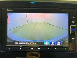 リアカメラ付で、後方をナビ画面で確認。車庫入れも安心です。もちろん、バックギアと連動しています。