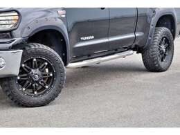 4WD　2008年モデル　新車並行　実走行オートチェック付　ブラックシートカバー　フルセグTVナビ　バックカメラ　キーレス　ステンレスサイドステップ　グリルガード　サイドバイザー　ベッドライナー