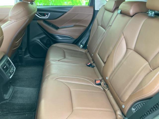 WECARSでは各商談席に大型モニターをご用意しております！見やすい大画面でゆったりと全国の在庫をご覧いただけます！是非ご来店お待ちしております！