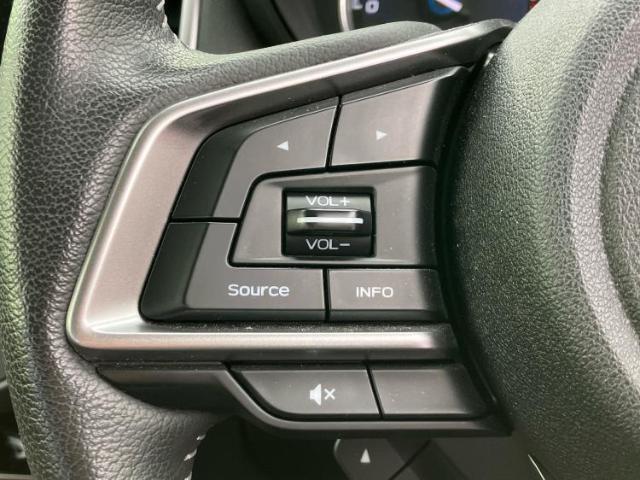 WECARSの展示場では実際に見て、触ってお車をお選びいただけます！知識の豊富な営業スタッフが様々なカーライフをご提案いたします！