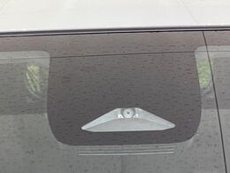 【トヨタセーフティセンス】走行中に前方の車両等を認識し、衝突しそうな時は警報とブレーキで衝突回避と被害軽減をアシスト。より安全にドライブをお楽しみいただけます。