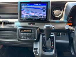 4WD　社外8型ナビ　バックカメラ　Bluetooth　DVD再生　フルセグ　前後ドラレコ　ETC　LEDヘッドライト　LEDフォグ　ステアリングスイッチ　オーバーヘッドコンソール　ルーフキャリア