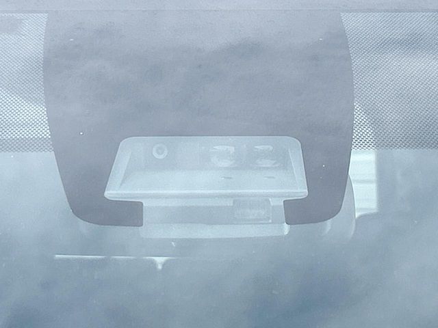 【トヨタセーフティセンス】走行中に前方の車両等を認識し、衝突しそうな時は警報とブレーキで衝突回避と被害軽減をアシスト。より安全にドライブをお楽しみいただけます。