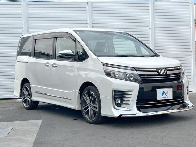 高透明度のガラス皮膜で撥水はもちろん、上質なツヤ・光沢を実現。紫外線や酸性雨から大切な愛車を保護し、色あせ・劣化を防止。「弾スプラッシュコート」、「弾プリミッサコート」からお選びいただけます。