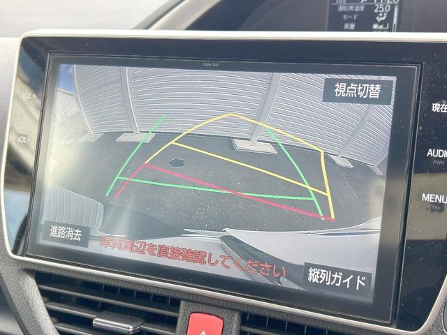 【バックカメラ】駐車時に後方がリアルタイム映像で確認できます。大型商業施設や立体駐車場での駐車時や、夜間のバック時に大活躍！運転スキルに関わらず、今や必須となった装備のひとつです！