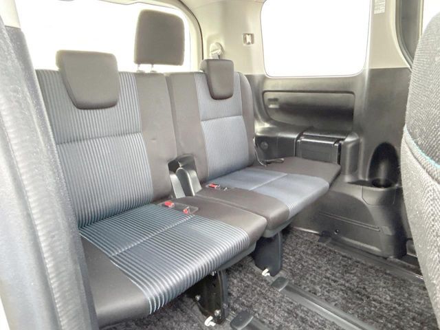 3列目シートはもちろん状態良好☆大人でもゆったりと座って頂けますので、大人数でのお出かけもラクラクです♪ご家族で、気の知れた仲間で、ドライブに行くのが楽しみですね♪