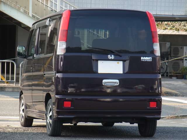 電車でお越しの場合、最寄の駅は市営地下鉄東西線の小野駅です。　JR東海道線の山科駅（京都駅より1駅東）から市営地下鉄に乗り換えて頂くのがスムーズです。