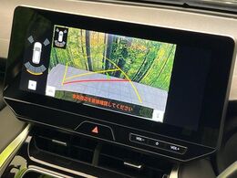 【バックカメラ】駐車時に後方がリアルタイム映像で確認できます。大型商業施設や立体駐車場での駐車時や、夜間のバック時に大活躍！運転スキルに関わらず、今や必須となった装備のひとつです！