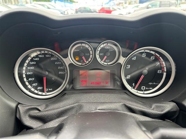 内装の細かなところも徹底クリーニング。