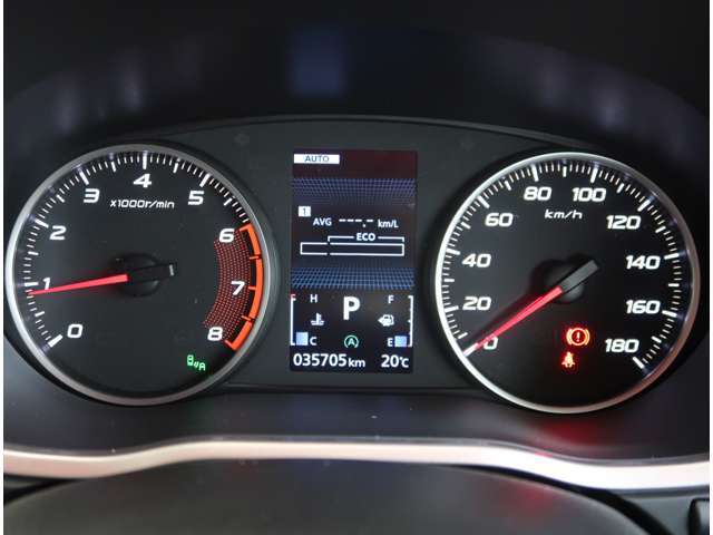 ご納車前には、弊社のメカニックがしっかりと点検・整備をさせて頂きます。