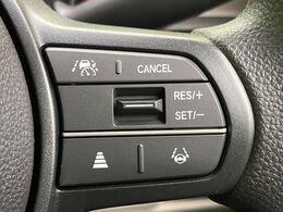 【アダプティブクルーズコントロール】高速道路での長距離走行が楽に！！自動で速度を保つクルーズコントロールが、衝突軽減システムと連携し、前方の車両を感知して車間を保つように速度調節してくれます！！