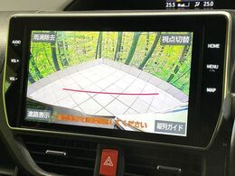 【バックカメラ】駐車時に後方がリアルタイム映像で確認できます。大型商業施設や立体駐車場での駐車時や、夜間のバック時に大活躍！運転スキルに関わらず、今や必須となった装備のひとつです！