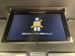 【フリップダウンモニター】大画面モニターで後席でもエンタメをお楽しみいただけます。小さなお子様にも大人気の装備です♪