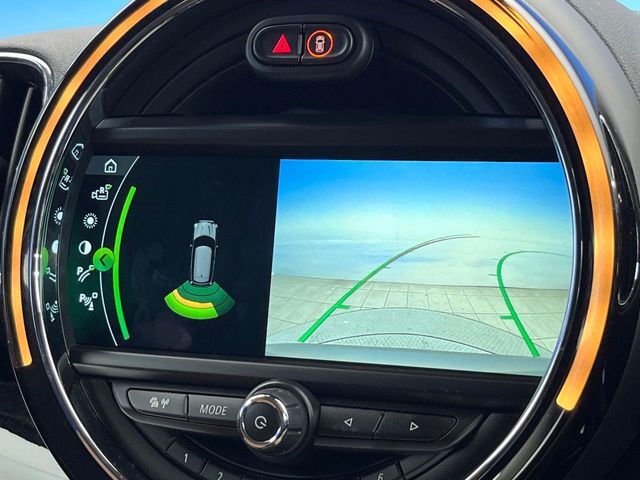 ●ガイドライン付きバックカメラ：不安な駐車もこれで安心！ガイドライン付きなので狭い箇所での駐車もラクラクです！