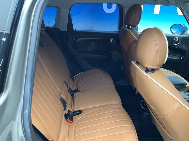 ●後部座席も気になるようなキズ・汚れやへたり等、大きなダメージはなく、良好な状態です。