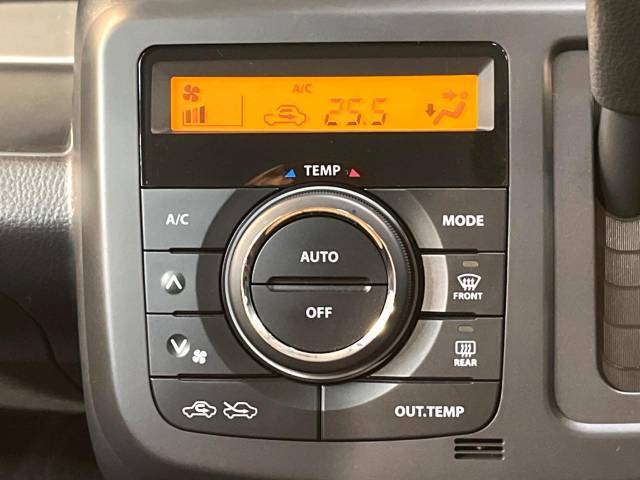 【問合せ：0749-27-4907】【オートエアコン】一度お好みの温度に設定すれば、車内の温度を検知し風量や温度を自動で調整。暑い…寒い…と何度もスイッチ操作をする必要はありません。快適な車内空間には