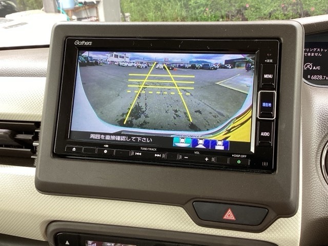 バックモニターにガイド線表示付きなので車庫入れも安心【カメラアングルは3パターンから選べます】知らない道でも安心して楽しくお出かけができます。