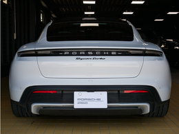 スポーツクロノパッケージ　エレクトリックスポーツサウンド　18Wayスポーツシート　LEDマトリックスヘッドライト　21インチホイール　電動充電ポートカバー　アンビエントライト