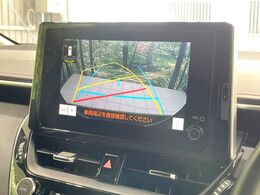 【バックカメラ】駐車時に後方がリアルタイム映像で確認できます。大型商業施設や立体駐車場での駐車時や、夜間のバック時に大活躍！運転スキルに関わらず、今や必須となった装備のひとつです！