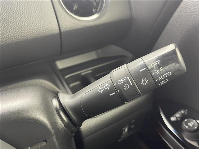 【オートライト（AUTO）】外の明るさをシステムが感知して、自動でヘッドライトが点灯します！ヘッドライトをつけ忘れを防ぐ便利機能です。
