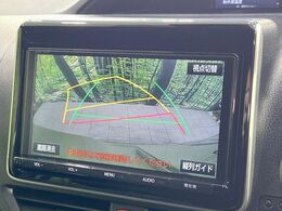 【バックカメラ】駐車時に後方がリアルタイム映像で確認できます。大型商業施設や立体駐車場での駐車時や、夜間のバック時に大活躍！運転スキルに関わらず、今や必須となった装備のひとつです！