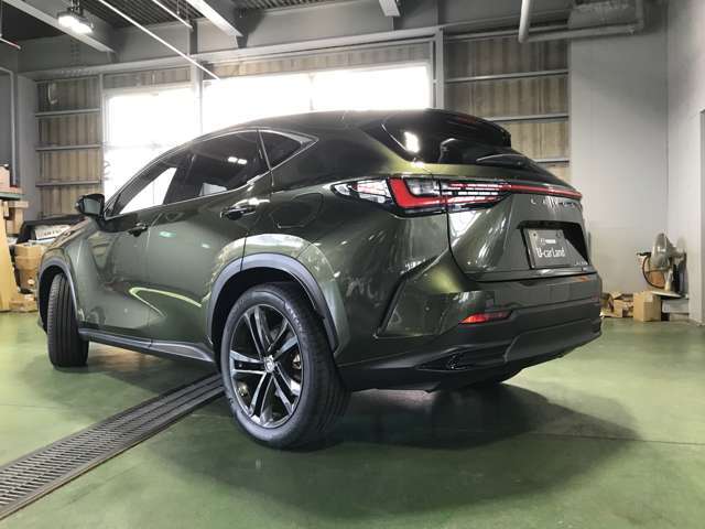 法定整備費用は本体価格に含まれております。洗練されたサービススタッフが法定整備を実施し、必要に応じて交換・修理作業を施したうえで、安心してお乗りいただける状態にしてお引渡し致します。