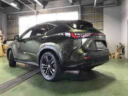 法定整備費用は本体価格に含まれております。洗練されたサービススタッフが法定整備を実施し、必要に応じて交換・修理作業を施したうえで、安心してお乗りいただける状態にしてお引渡し致します。