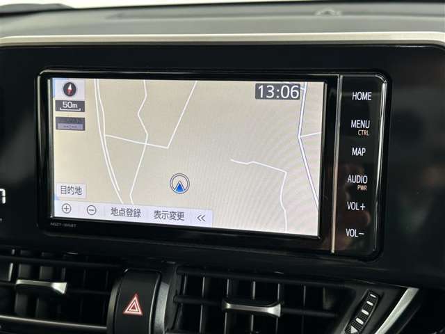 純正ナビを装備。タッチパネル式で使いやすく、お出かけもラクラクです。