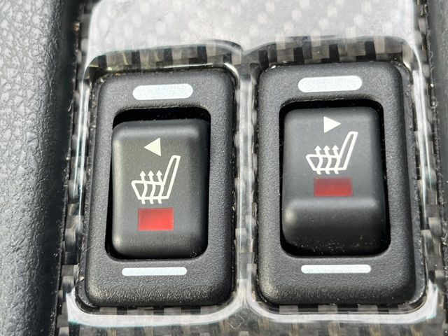 【シートヒーター】寒い日に重宝するシートヒーター！エアコンより早く温まってくれるので寒がりの人も安心ですね♪エアコンの温風は乾燥するから苦手、という方にもをおすすめです。