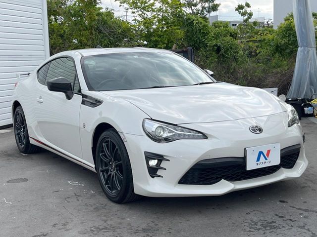 大好評のボディコーティング「弾スプラッシュコート」もご納車までに施工可能。通常のガラスコートと異なる、耐久年数6年の無機質ガラスコーティングが、ボディをキレイな状態に保ってくれます。