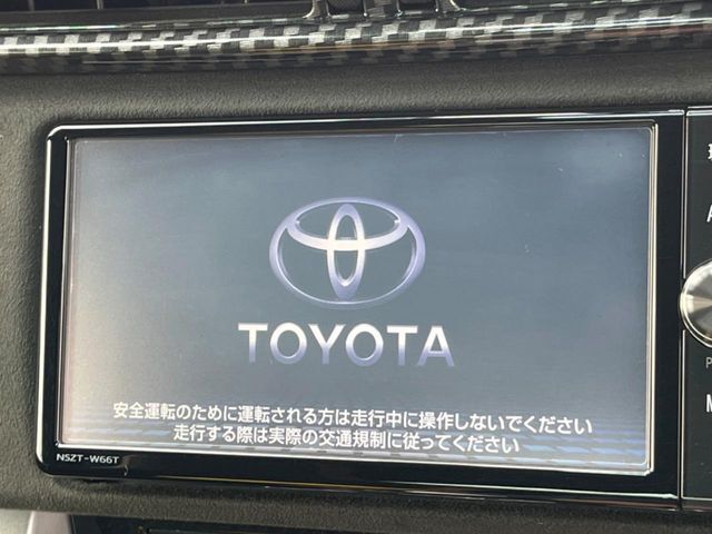 【純正ナビ】人気の純正ナビを装備しております。ナビの使いやすさはもちろん、オーディオ機能も充実！キャンプや旅行はもちろん、通勤や買い物など普段のドライブも楽しくなるはず♪