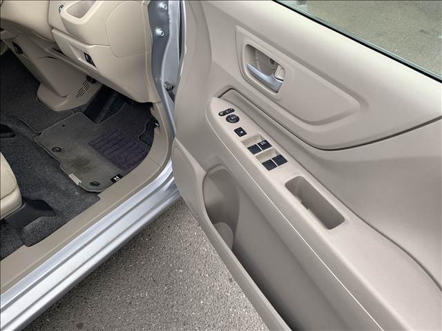 お客様へ気持ち良く新しいカーライフがスタートできます様に、全車手洗いにて丸洗い洗浄を真心をこめて徹底的に施しております。是非一度他社さんとお比べください！