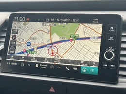 お出かけの際に安心のナビ付です☆バックカメラ機能で駐車もスムーズに行えます。