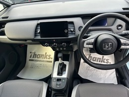 【HondaSENSING】衝突を予測してブレーキをかけたり、前のクルマとちょうどいい距離でついていったりできる多彩な安心・快適機能を搭載した先進の安全運転支援システムです。